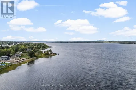 1095 Mountainview Drive Laurentian Valley ON K8A 8E3