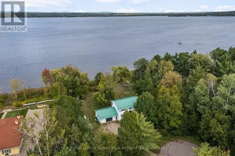 1095 Mountainview Drive Laurentian Valley ON K8A 8E3