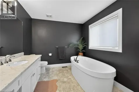 66 Sexton Crescent Ancaster ON L9G 0E3
