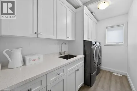 66 Sexton Crescent Ancaster ON L9G 0E3