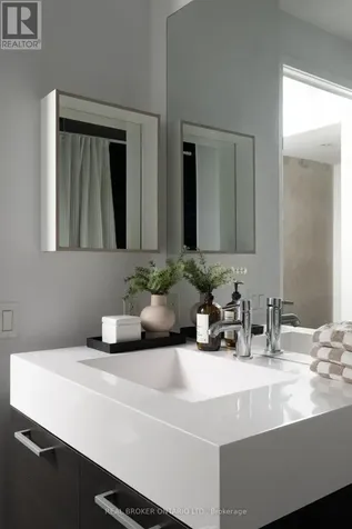 90 Broadview Avenue Toronto (south Riverdale) ON M4M 0A7