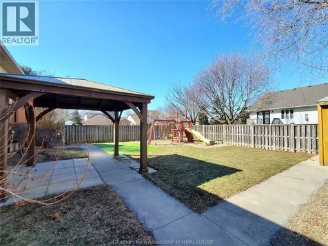 147 Garden Path Chatham ON N7L 5M3