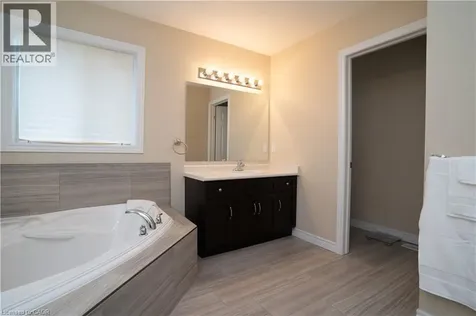 792 Snowberry Court Waterloo ON N2V 0E7