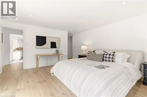 22 Rosebough Street Dundas ON L9H 5C5