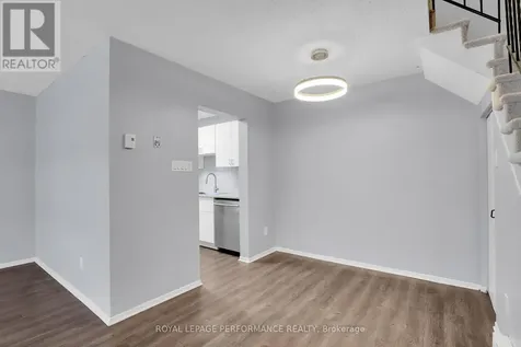 8D Lovell Lane Ottawa ON K2H 9B6