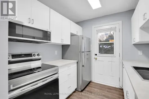 8D Lovell Lane Ottawa ON K2H 9B6