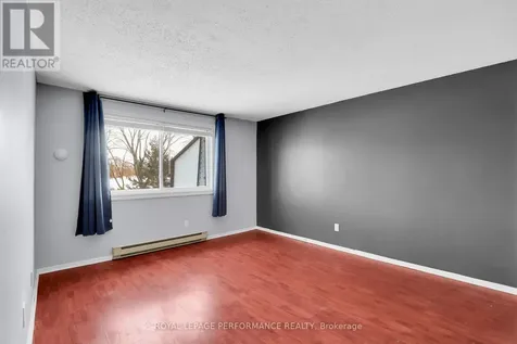 8D Lovell Lane Ottawa ON K2H 9B6