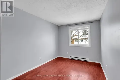 8D Lovell Lane Ottawa ON K2H 9B6