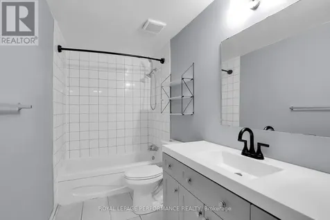 8D Lovell Lane Ottawa ON K2H 9B6