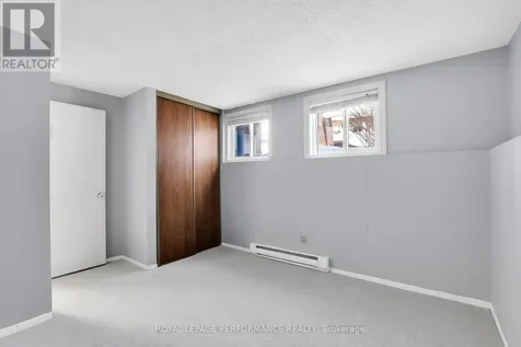 8D Lovell Lane Ottawa ON K2H 9B6