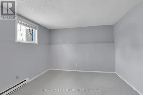 8D Lovell Lane Ottawa ON K2H 9B6