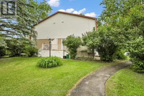 8D Lovell Lane Ottawa ON K2H 9B6