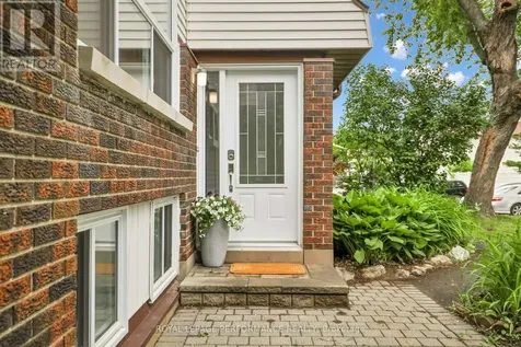 8D Lovell Lane Ottawa ON K2H 9B6