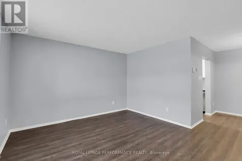 8D Lovell Lane Ottawa ON K2H 9B6