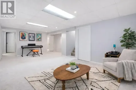 2036 Kings Grove Crescent Ottawa ON K1J 6G1