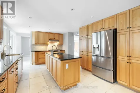 2036 Kings Grove Crescent Ottawa ON K1J 6G1