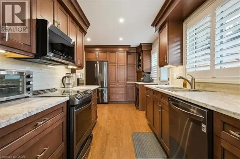 2033 Saxon Road Oakville ON L6L 2V1