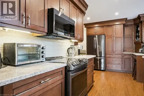 2033 Saxon Road Oakville ON L6L 2V1