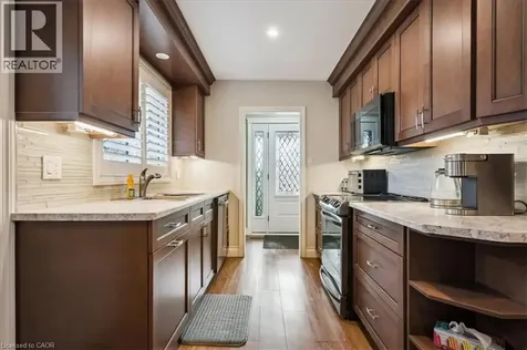 2033 Saxon Road Oakville ON L6L 2V1