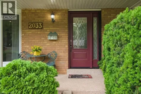 2033 Saxon Road Oakville ON L6L 2V1