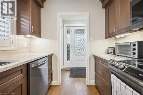 2033 Saxon Road Oakville ON L6L 2V1