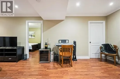 2033 Saxon Road Oakville ON L6L 2V1
