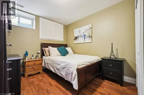 2033 Saxon Road Oakville ON L6L 2V1