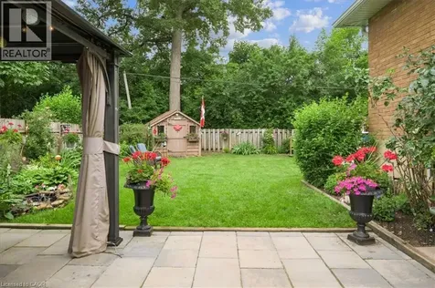 2033 Saxon Road Oakville ON L6L 2V1