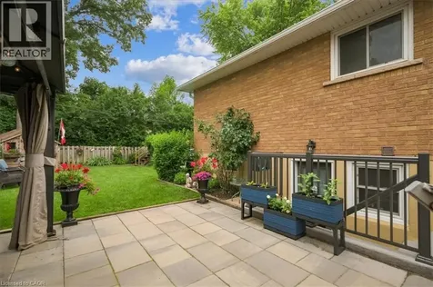 2033 Saxon Road Oakville ON L6L 2V1