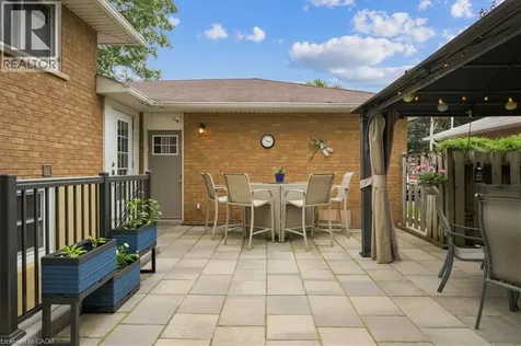 2033 Saxon Road Oakville ON L6L 2V1