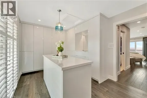 2136 Old Lakeshore Road Burlington ON L7R 1A3