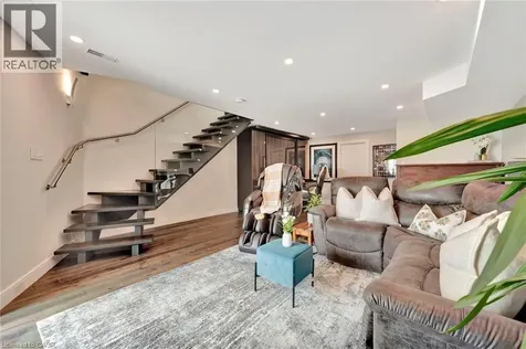 2136 Old Lakeshore Road Burlington ON L7R 1A3
