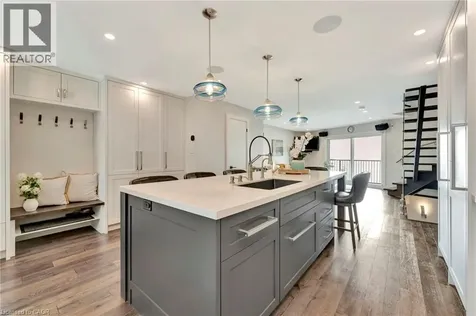 2136 Old Lakeshore Road Burlington ON L7R 1A3