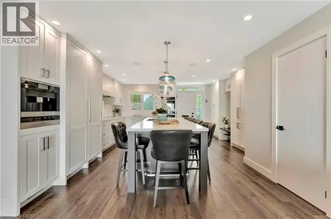 2136 Old Lakeshore Road Burlington ON L7R 1A3