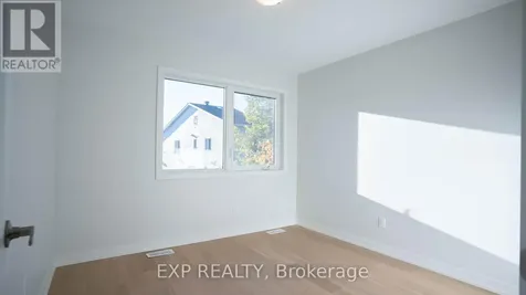 236 Woodroffe Avenue North Ottawa ON K2A 3V4