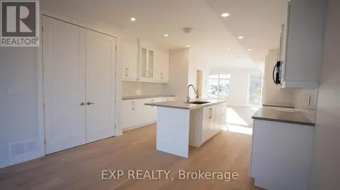 236 Woodroffe Avenue North Ottawa ON K2A 3V4