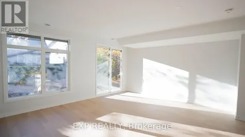 236 Woodroffe Avenue North Ottawa ON K2A 3V4