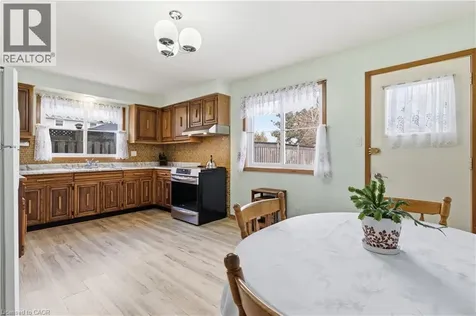 64 Neil Avenue Stoney Creek ON L8G 2N2