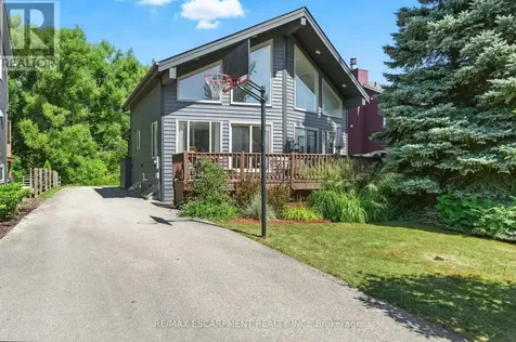 115 Pioneer Lane Blue Mountains ON L9Y 0M6