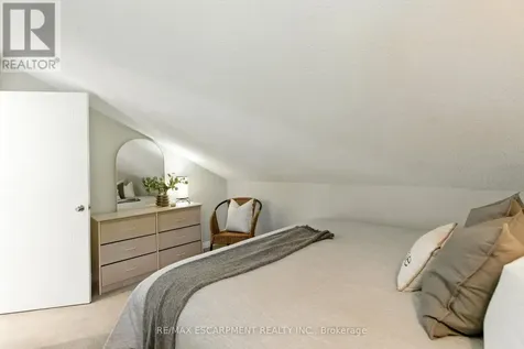 115 Pioneer Lane Blue Mountains ON L9Y 0M6