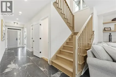 7 Bartlett Avenue Grimsby ON L3M 5N7