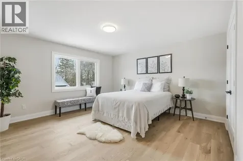 7 Bartlett Avenue Grimsby ON L3M 5N7