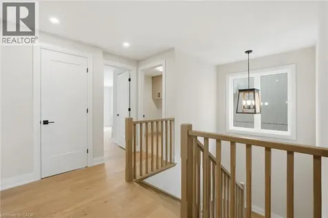 7 Bartlett Avenue Grimsby ON L3M 5N7