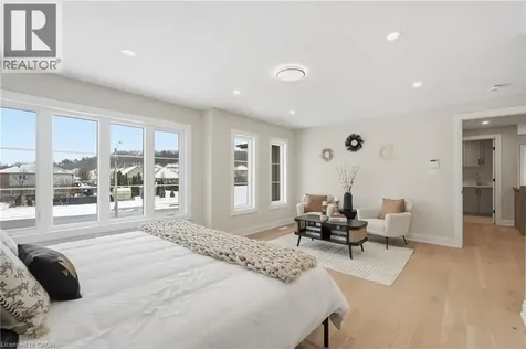 7 Bartlett Avenue Grimsby ON L3M 5N7