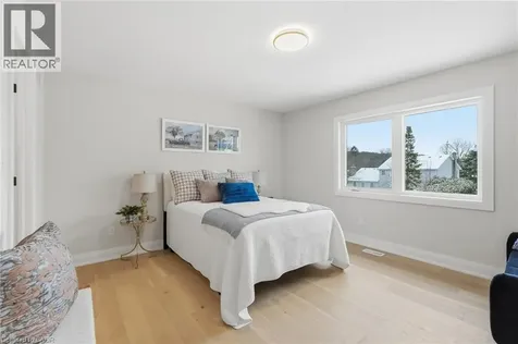 7 Bartlett Avenue Grimsby ON L3M 5N7