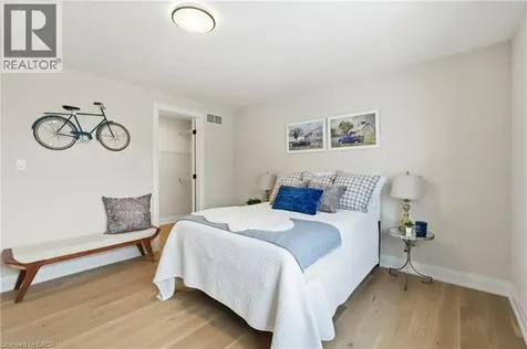 7 Bartlett Avenue Grimsby ON L3M 5N7