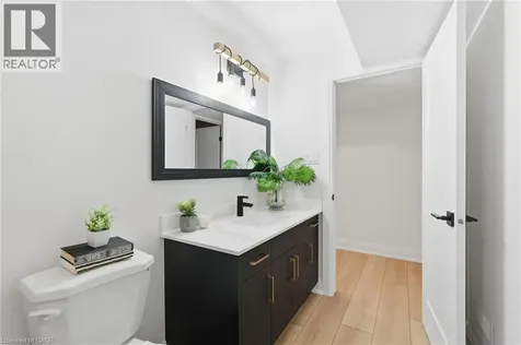 7 Bartlett Avenue Grimsby ON L3M 5N7