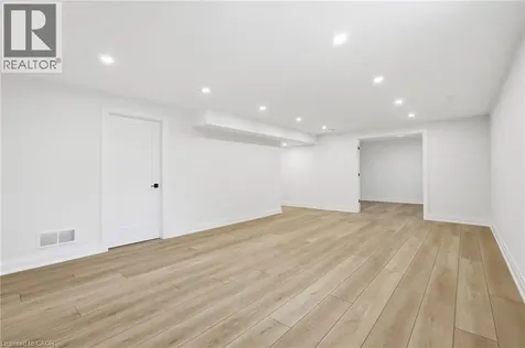 7 Bartlett Avenue Grimsby ON L3M 5N7
