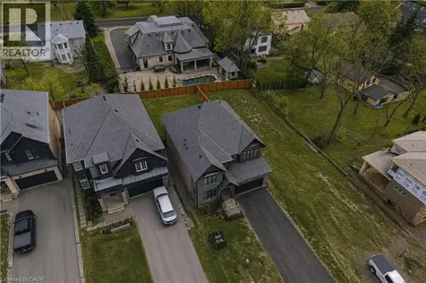 7 Bartlett Avenue Grimsby ON L3M 5N7