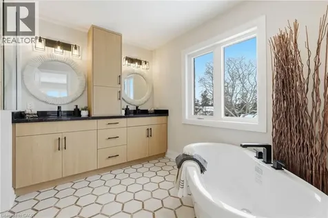 7 Bartlett Avenue Grimsby ON L3M 5N7